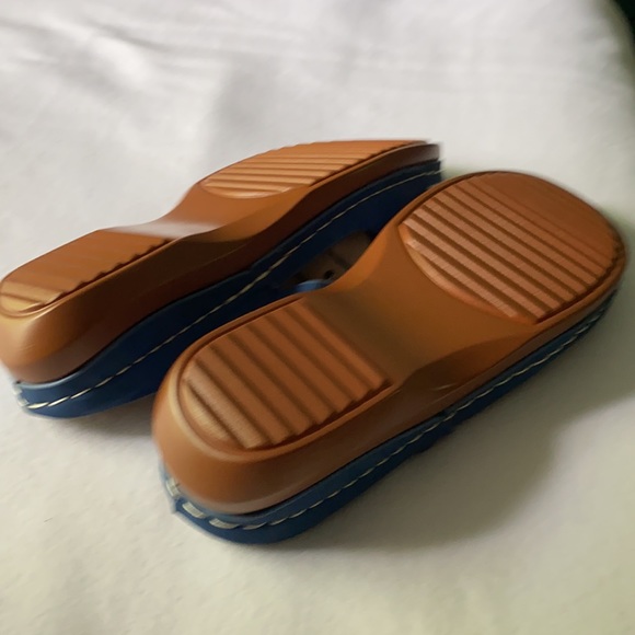 Ladies shoes - Picture 2 of 3